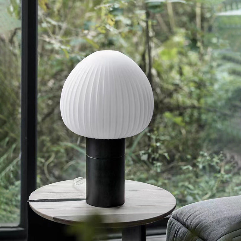Minimalistische Tafellamp voor Slaapkamer en Woonkamer – LumoLux