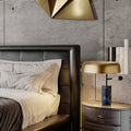 Moderne Tafellamp met Marmeren Basis en Gouden Kap - Lumora
