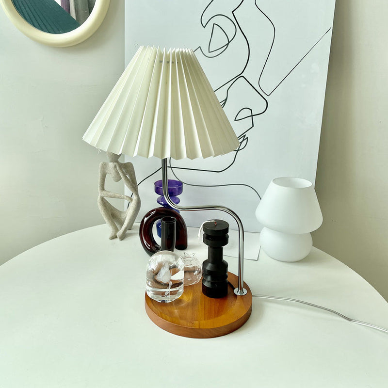 Retro Tafellamp met Plissé Kap voor Elegante Verlichting – Lumen
